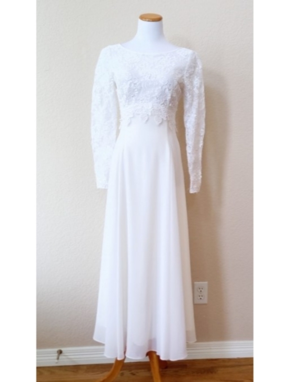 Jessica McClintock Bridal vintage ivory sheer lace botice wedding gown